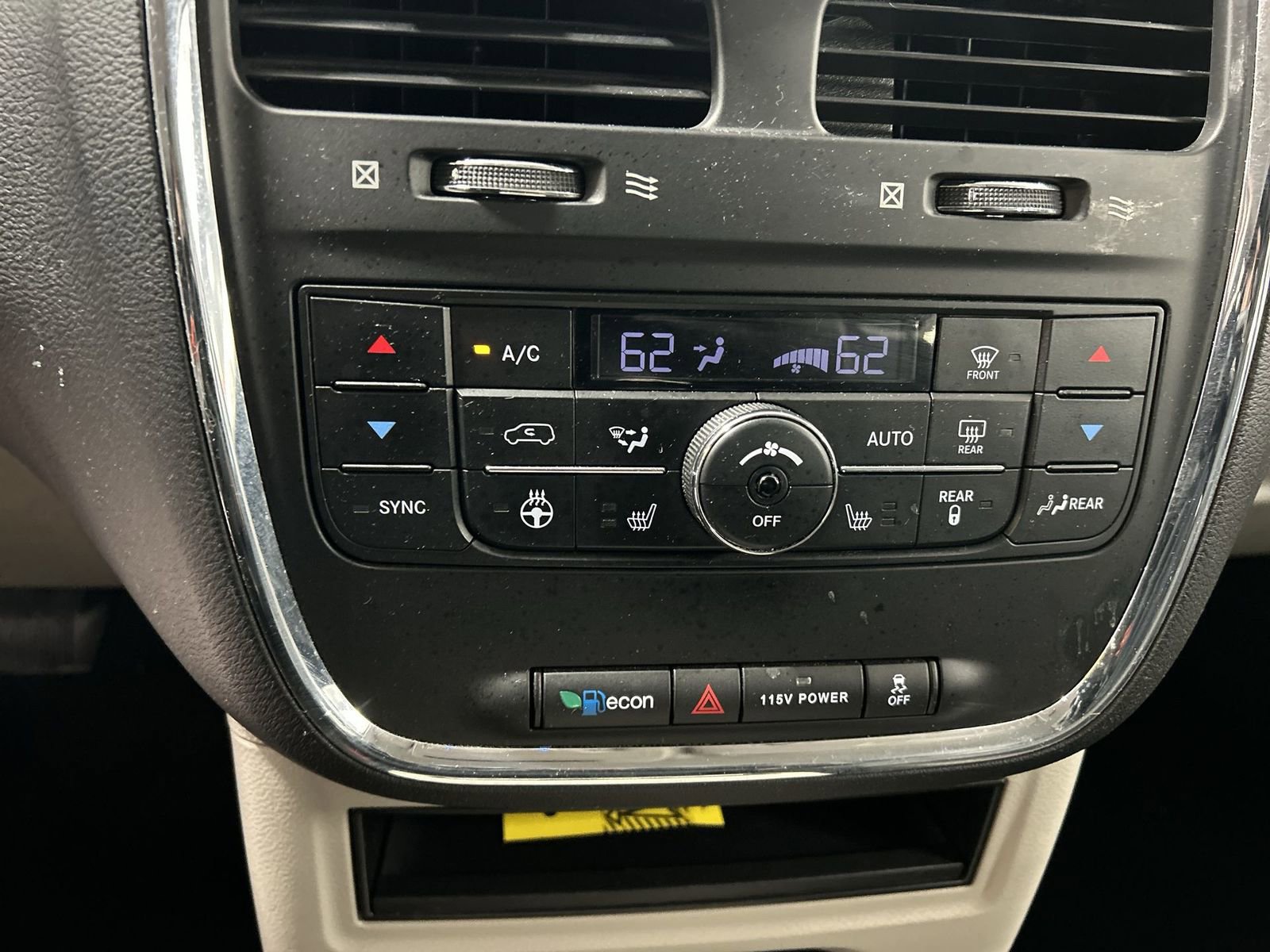 Used 2016 Chrysler Town & Country Touring w/ Driver Convenience Group FWD image 15