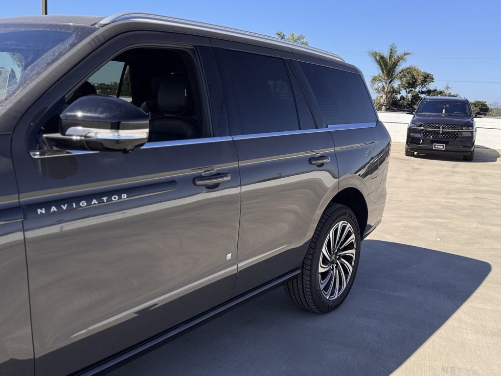 New 2025 Lincoln Navigator Black Label image 9
