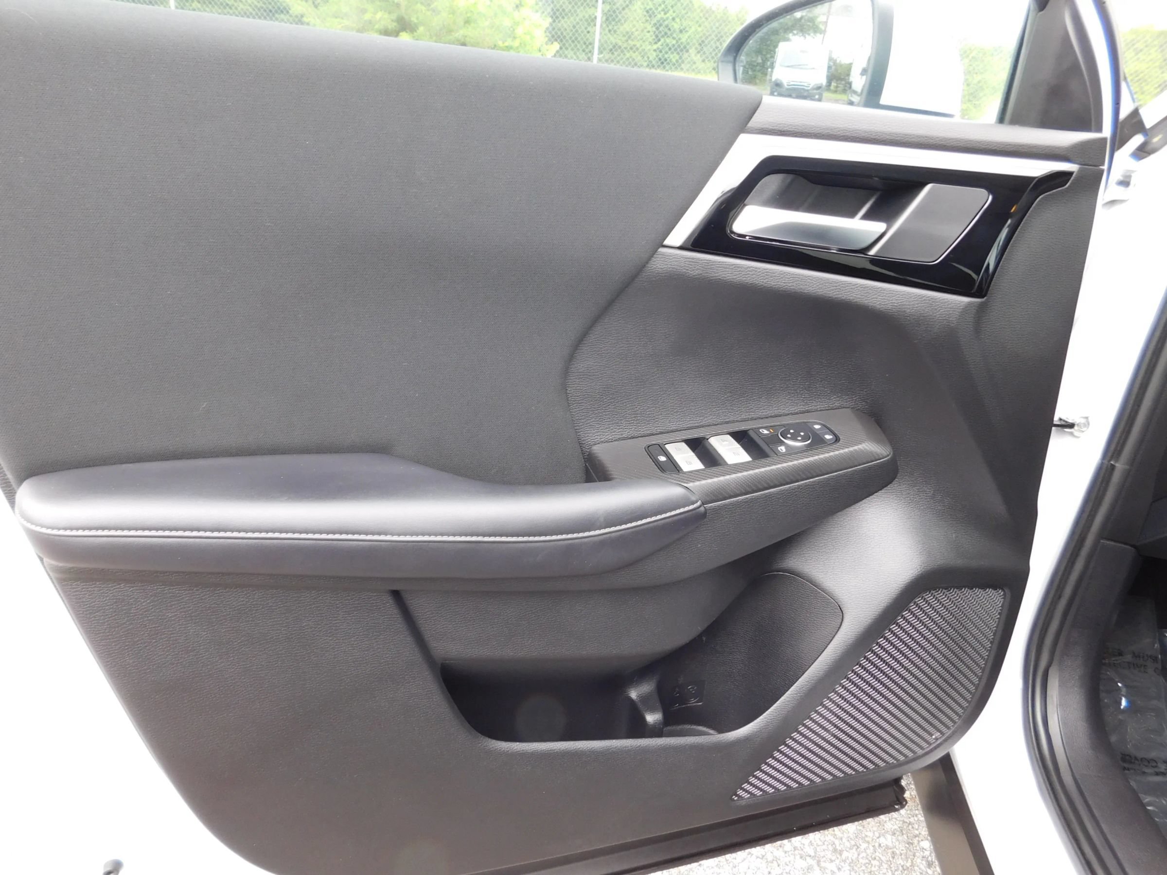 Used 2024 Mitsubishi Outlander ES AWD/4WD image 14