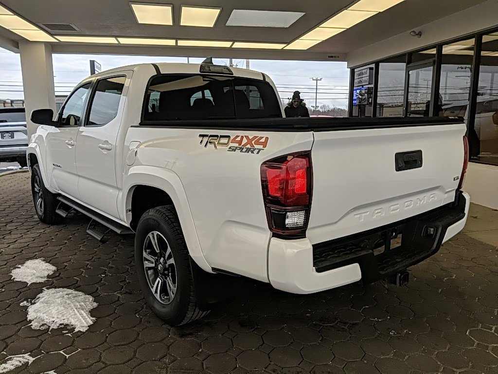 Used 2019 Toyota Tacoma TRD Sport image 8