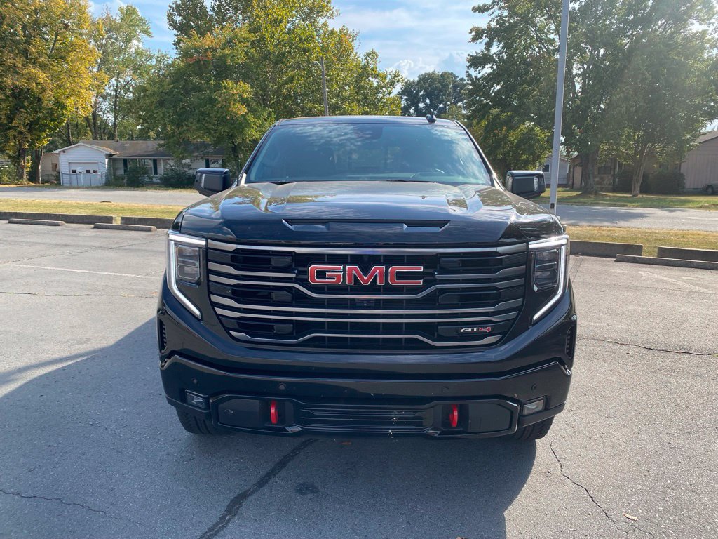 Used 2025 GMC Sierra 1500 AT4 w/ Technology Package AWD/4WD image 2