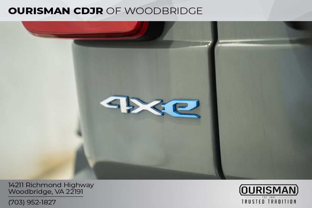 Used 2023 Jeep Wrangler Unlimited Sahara w/ Cold Weather Group AWD/4WD image 9