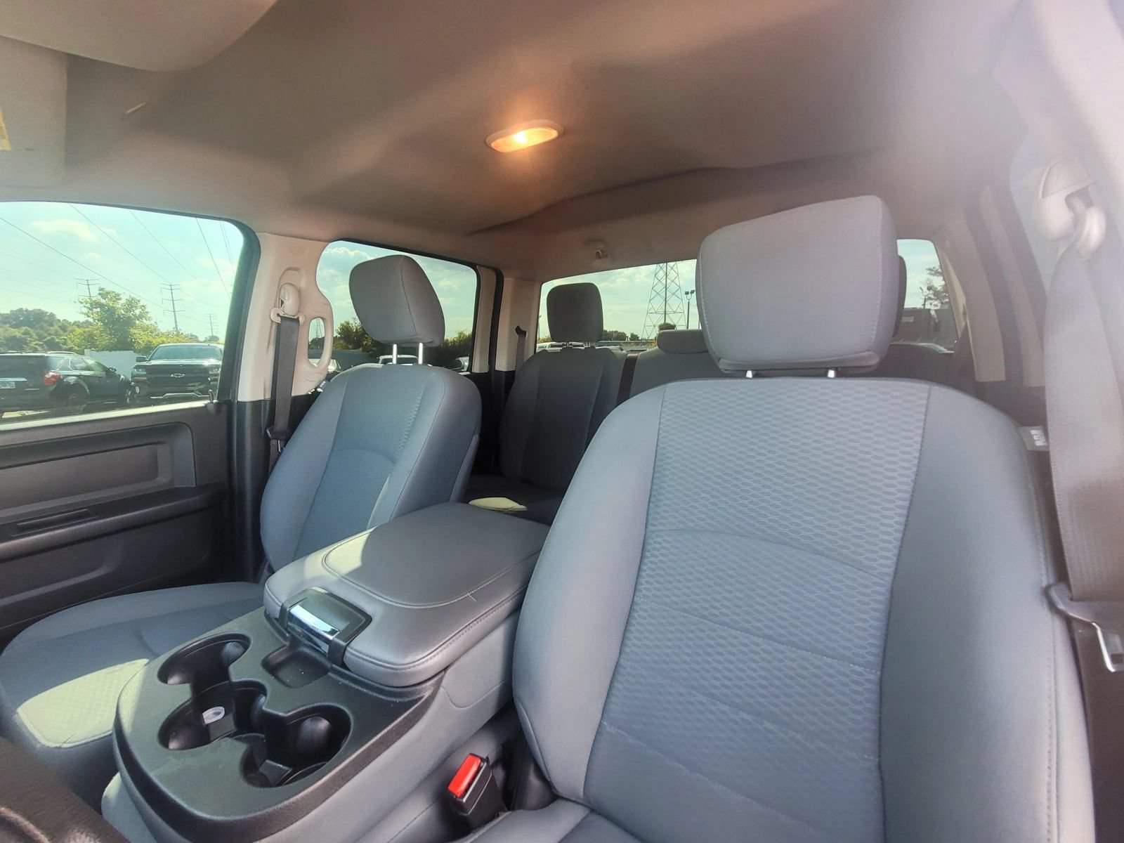 Used 2017 RAM 1500 Express AWD/4WD image 3