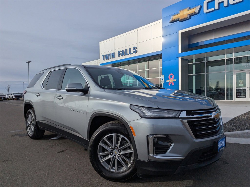 Used 2023 Chevrolet Traverse LT w/ Rear Camera Mirror Package image 1