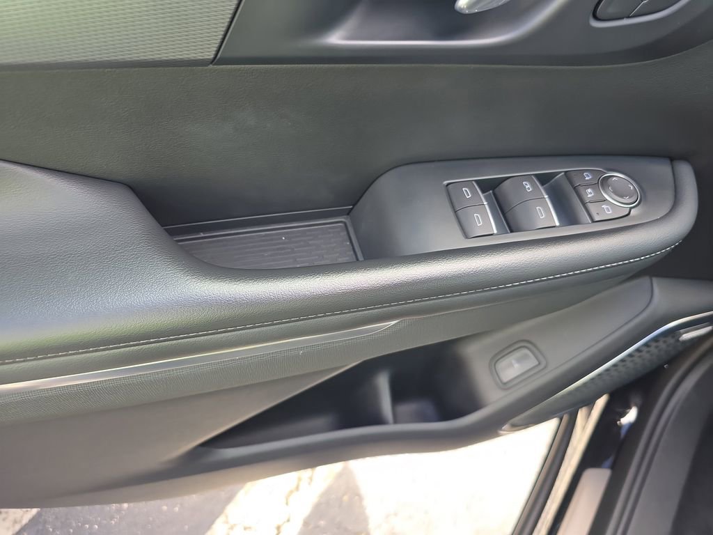 Used 2025 Buick Enclave Sport Touring image 18