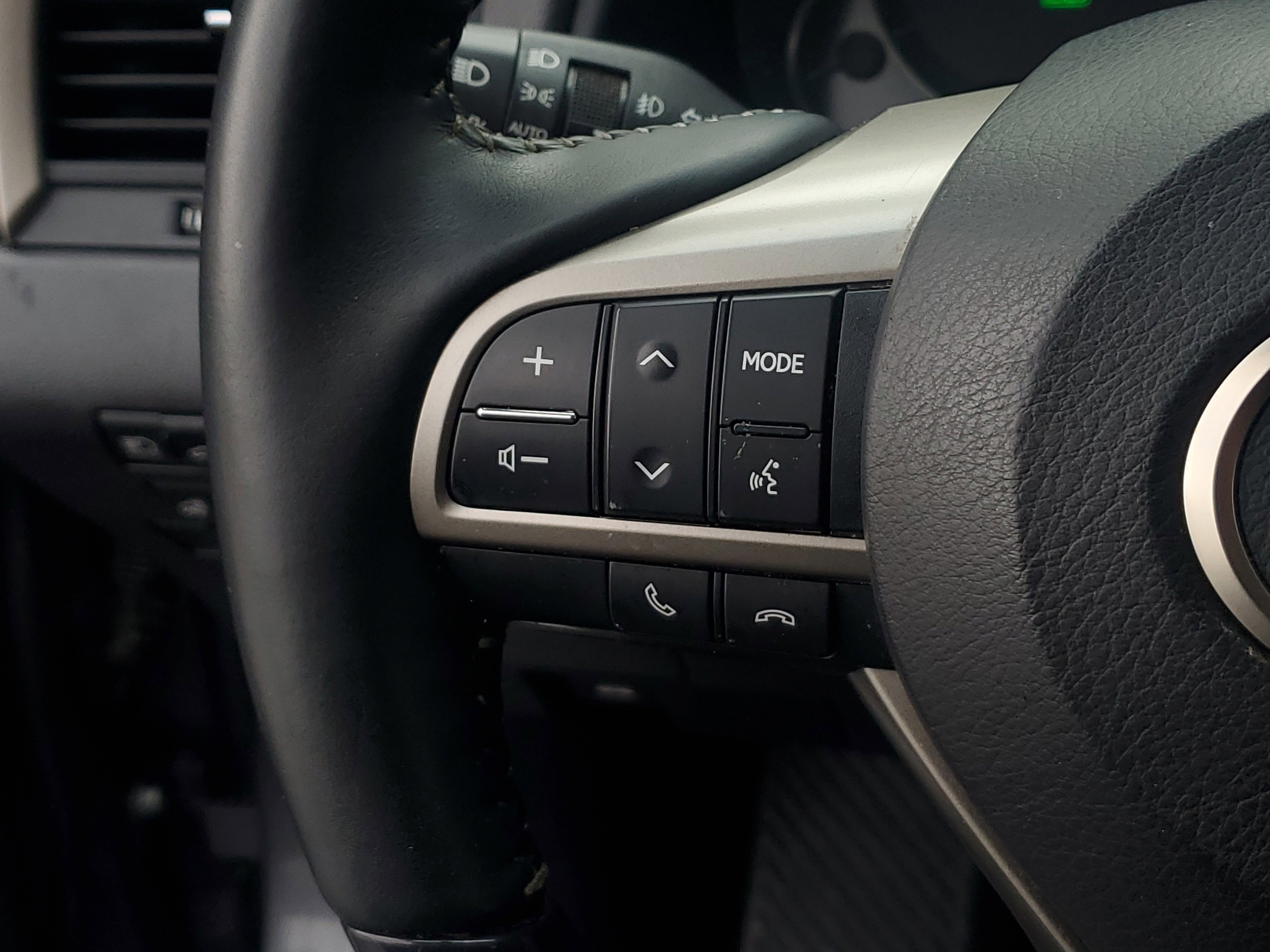 Used 2019 Lexus RX 450h AWD w/ Luxury Package image 31