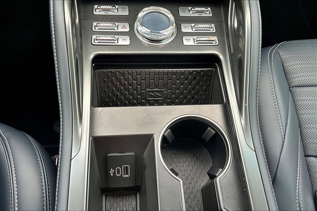 Used 2024 Lincoln Nautilus Reserve image 32