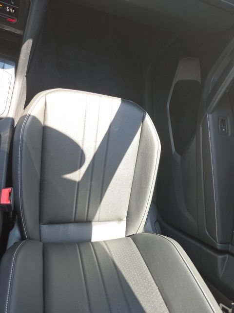 Used 2023 Volkswagen Tiguan SE FWD image 19