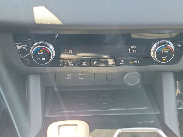 New 2025 Mitsubishi Outlander SE image 28