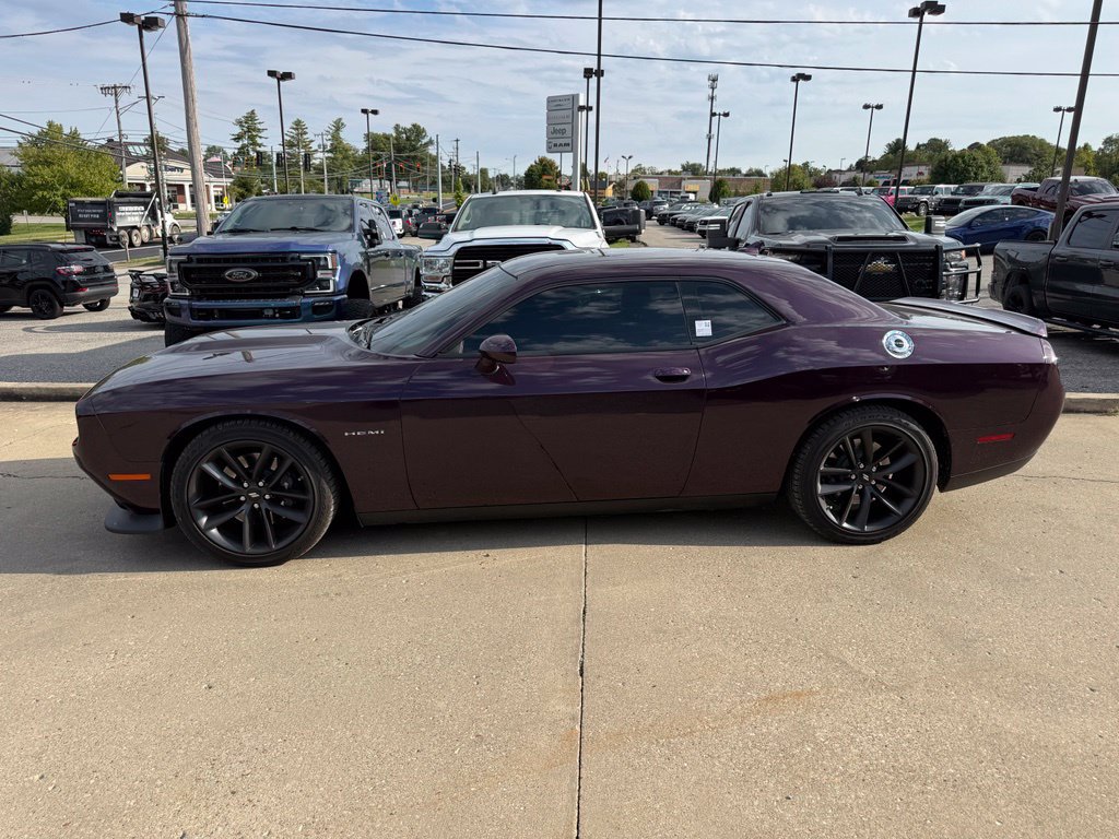Used 2022 Dodge Challenger R/T w/ Performance Handling Group RWD image 9