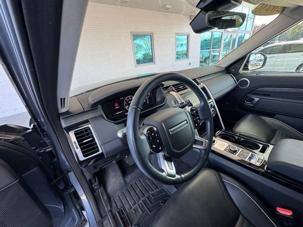 Used 2020 Land Rover Discovery HSE image 15