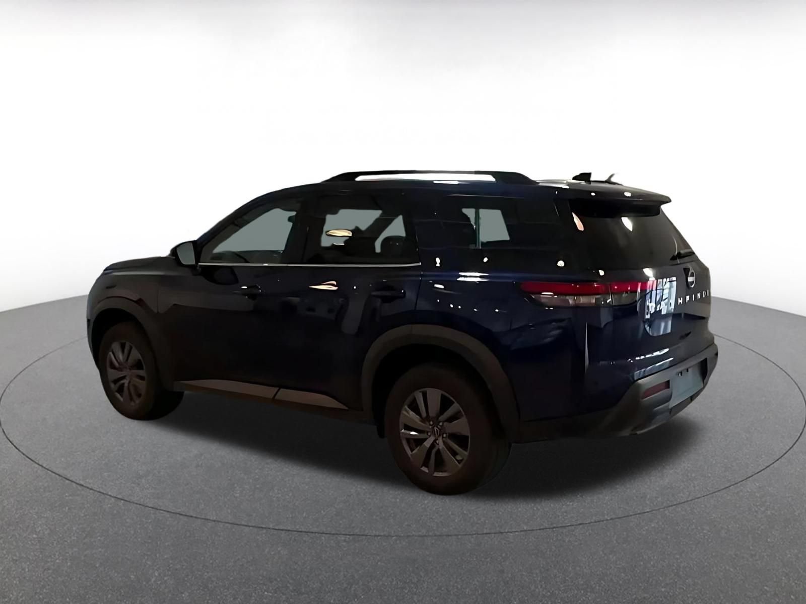 Used 2025 Nissan Pathfinder SV AWD/4WD image 9