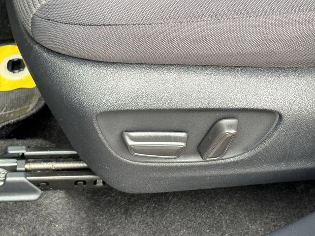 Certified 2025 Toyota Highlander LE FWD image 27