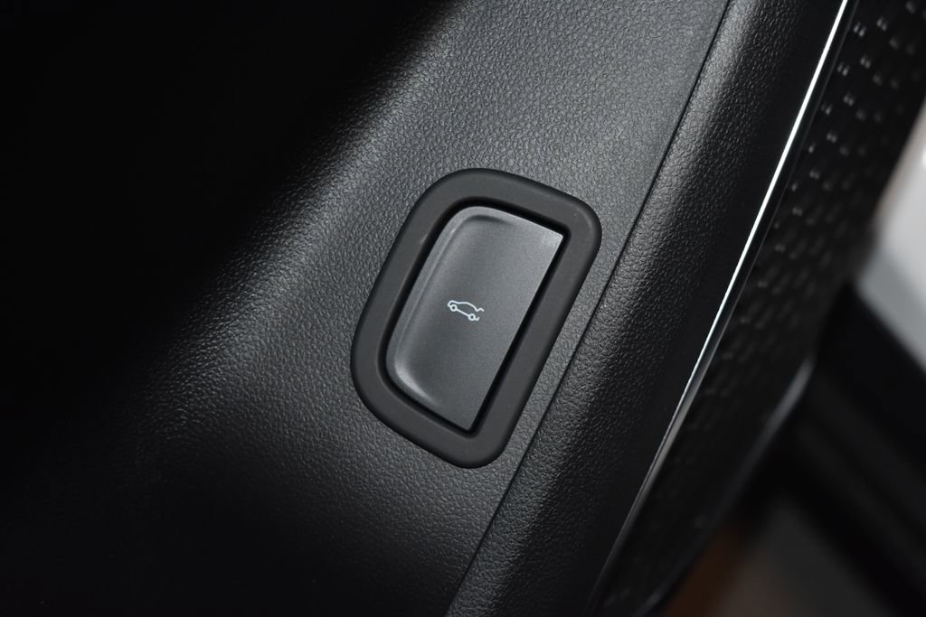 Used 2025 Buick Enclave Preferred w/ Power Package image 7