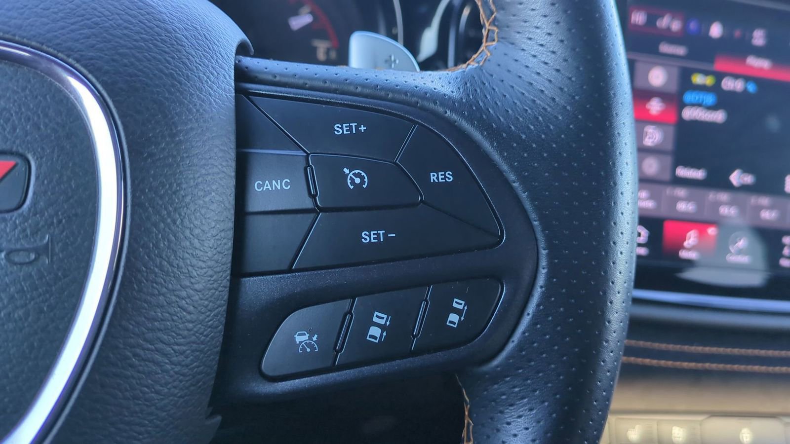 Used 2023 Dodge Durango R/T w/ Hemi Orange Plus Package image 32