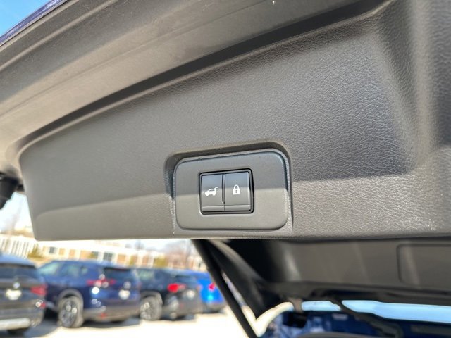 Used 2025 Nissan Rogue SV image 11