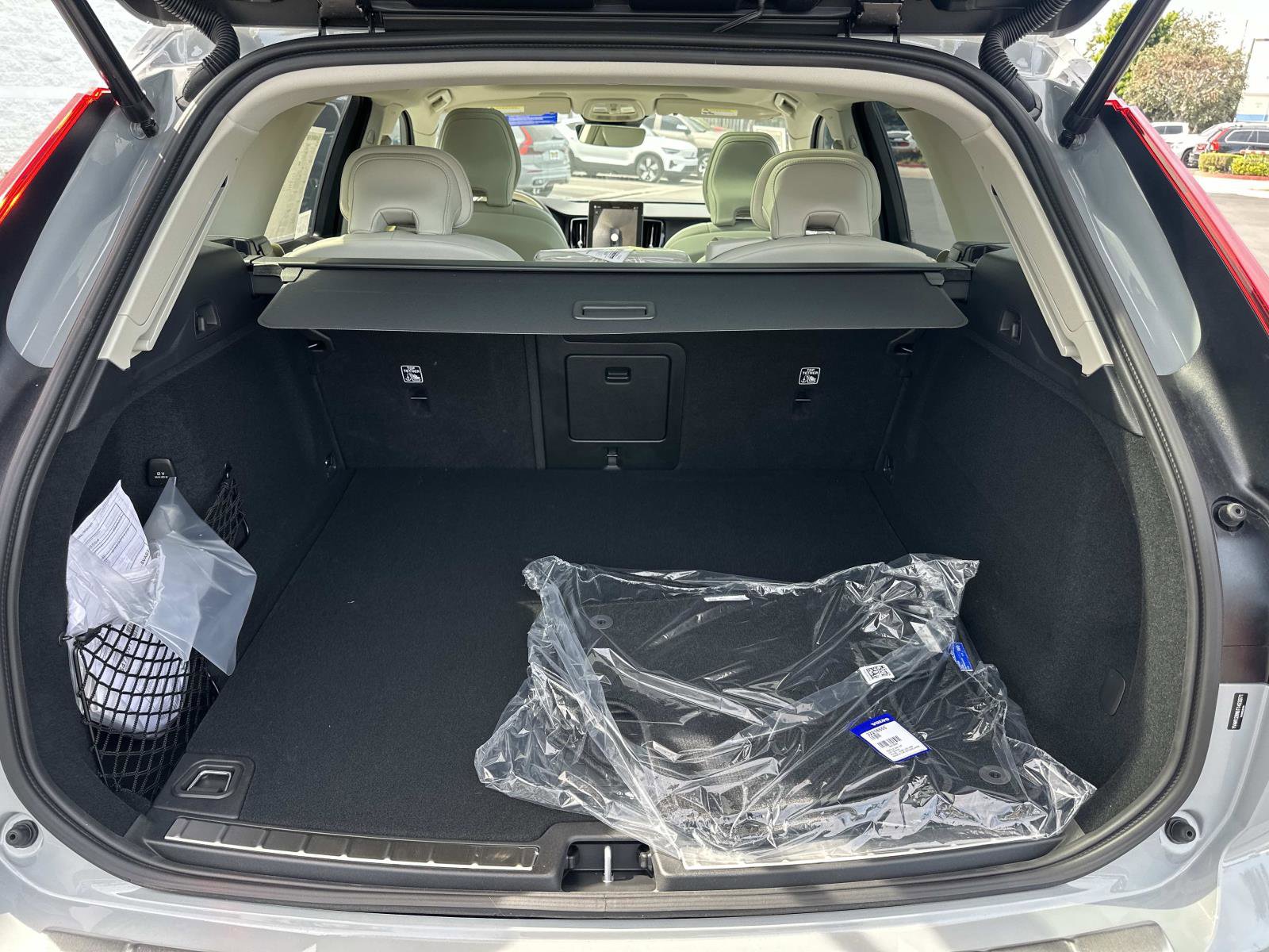 New 2026 Volvo XC60 B5 Ultra w/ Climate Package AWD/4WD image 18