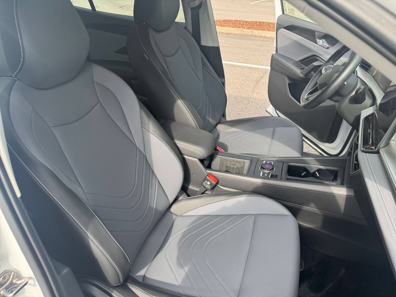 Used 2026 Volkswagen Tiguan SE AWD/4WD image 37