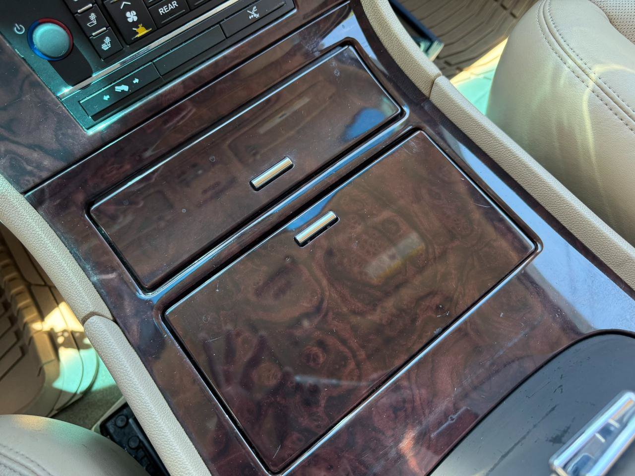 Used 2011 Cadillac Escalade Premium AWD/4WD image 38