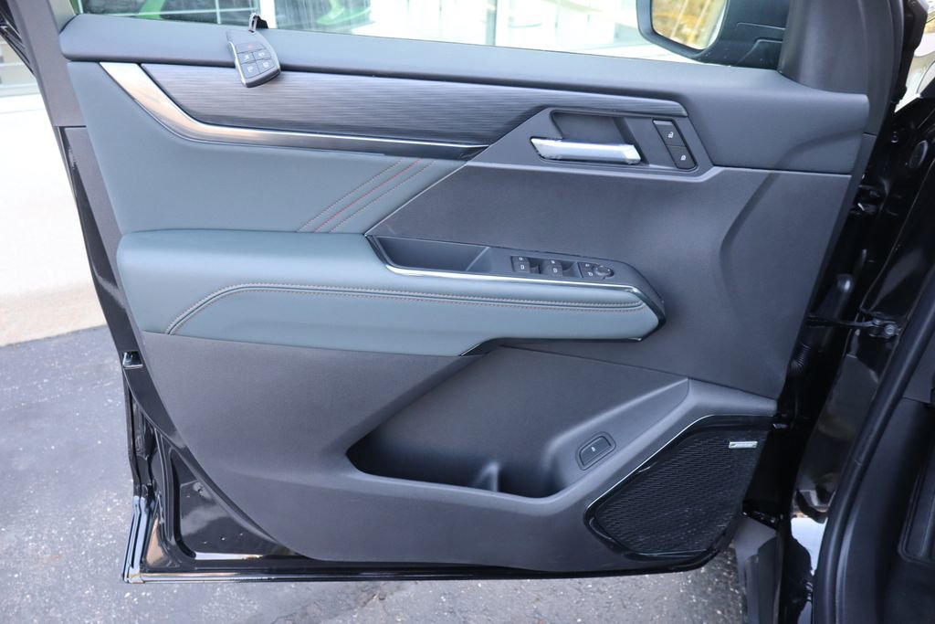Used 2025 GMC Acadia AT4 w/ LPO, Floor Liner Package AWD/4WD image 26