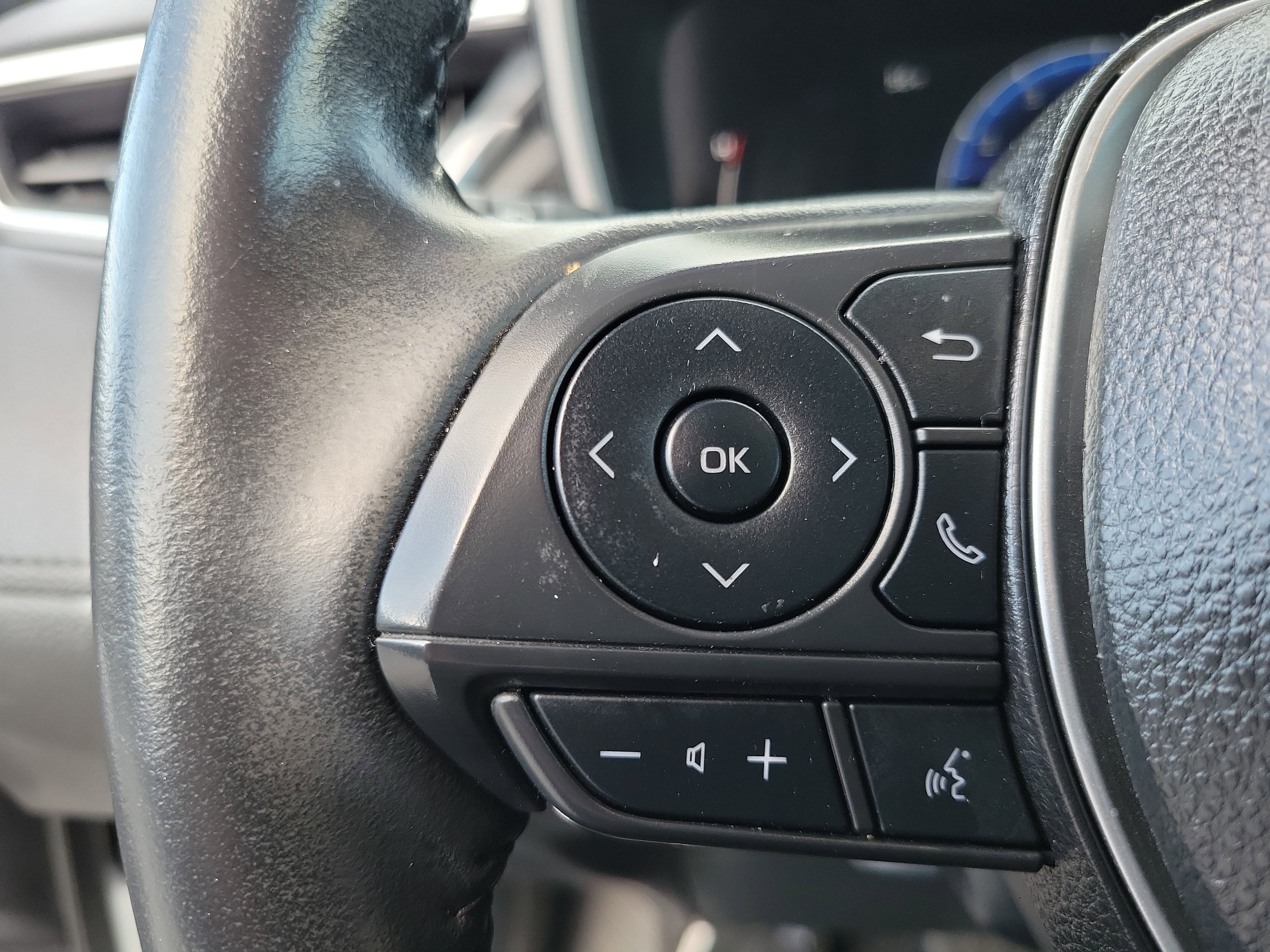 Used 2023 Toyota Corolla Cross XLE image 7