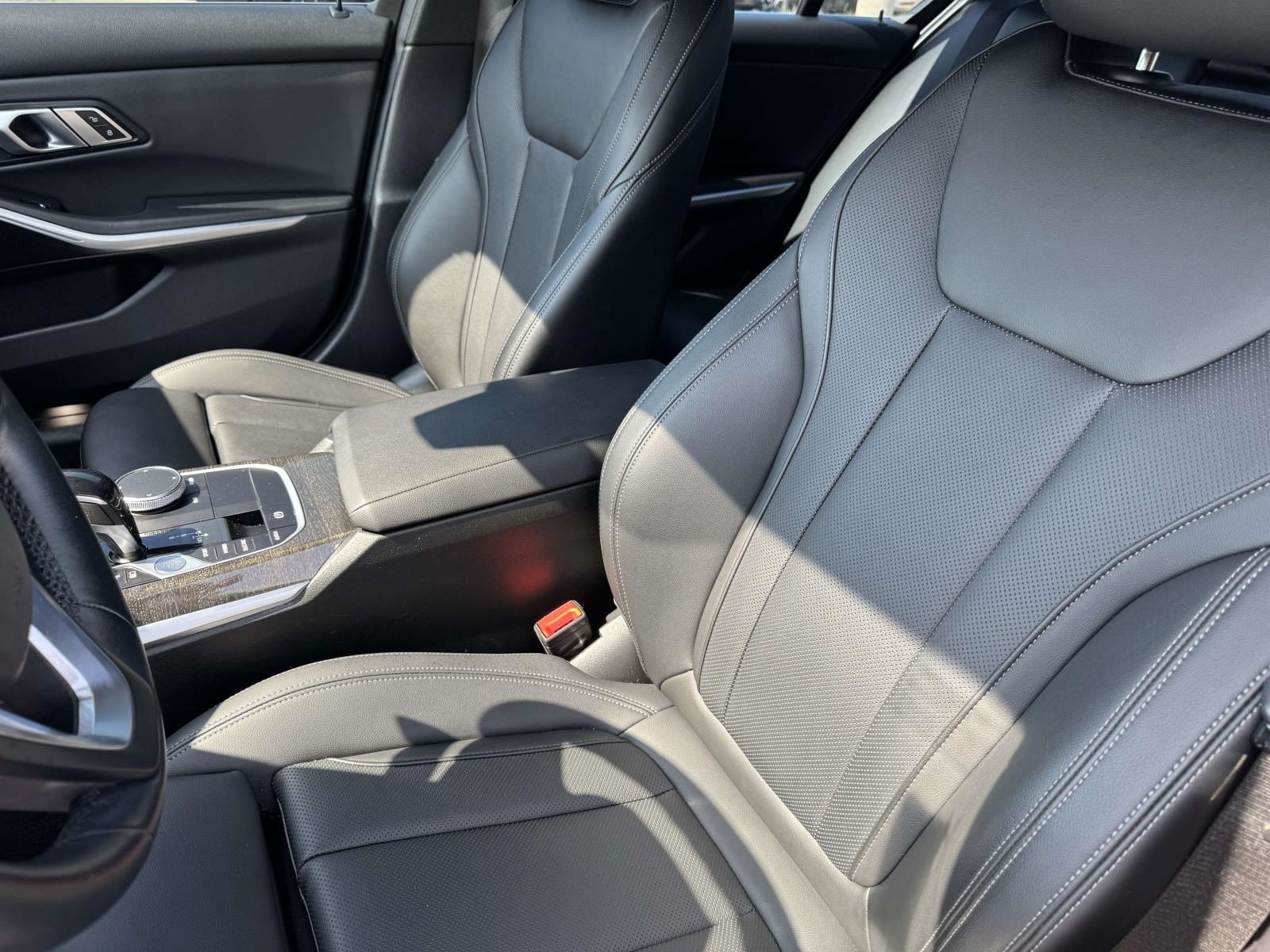 Used 2022 BMW 330e w/ Convenience Package RWD image 19