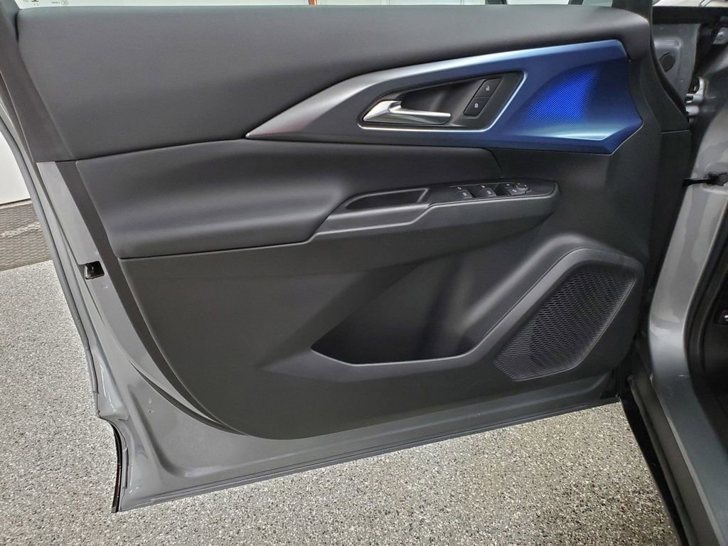 Used 2025 Chevrolet Equinox EV LT image 12