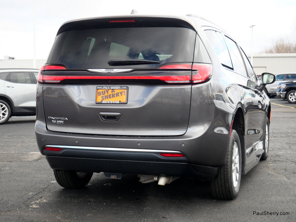 Used 2022 Chrysler Pacifica Touring-L FWD image 23