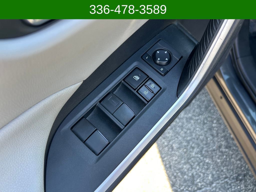 Used 2020 Toyota RAV4 XLE w/ Carpet Mat Package AWD/4WD image 11
