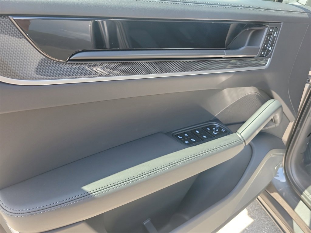 New 2025 Porsche Cayenne E-Hybrid Coupe image 24