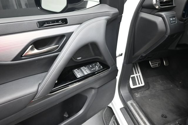 Used 2023 Lexus LX 600 F Sport w/ Accessory Package (Z1) AWD/4WD image 18