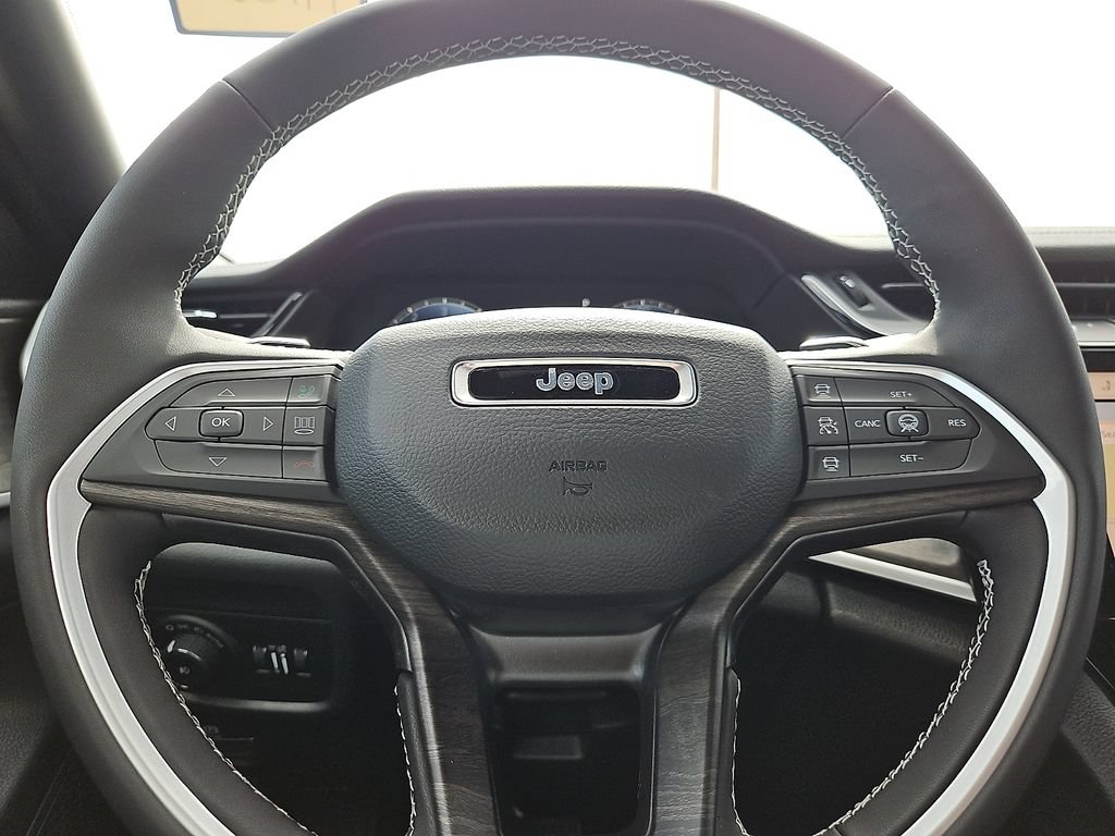 New 2026 Jeep Grand Cherokee L Limited w/ Limited Altitude Package AWD/4WD image 20