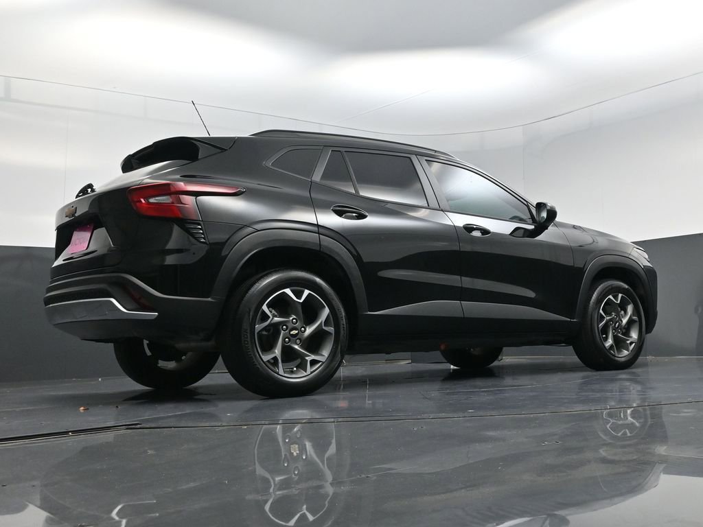 Used 2025 Chevrolet Trax LT w/ Driver Confidence Package image 21