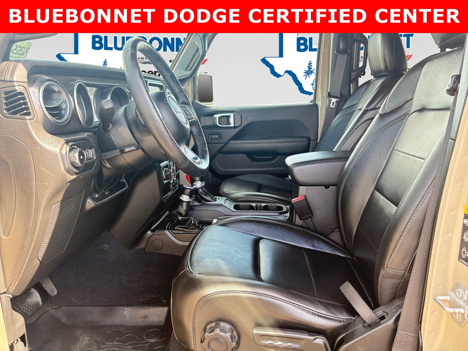 Used 2022 Jeep Wrangler Unlimited Sahara AWD/4WD image 11