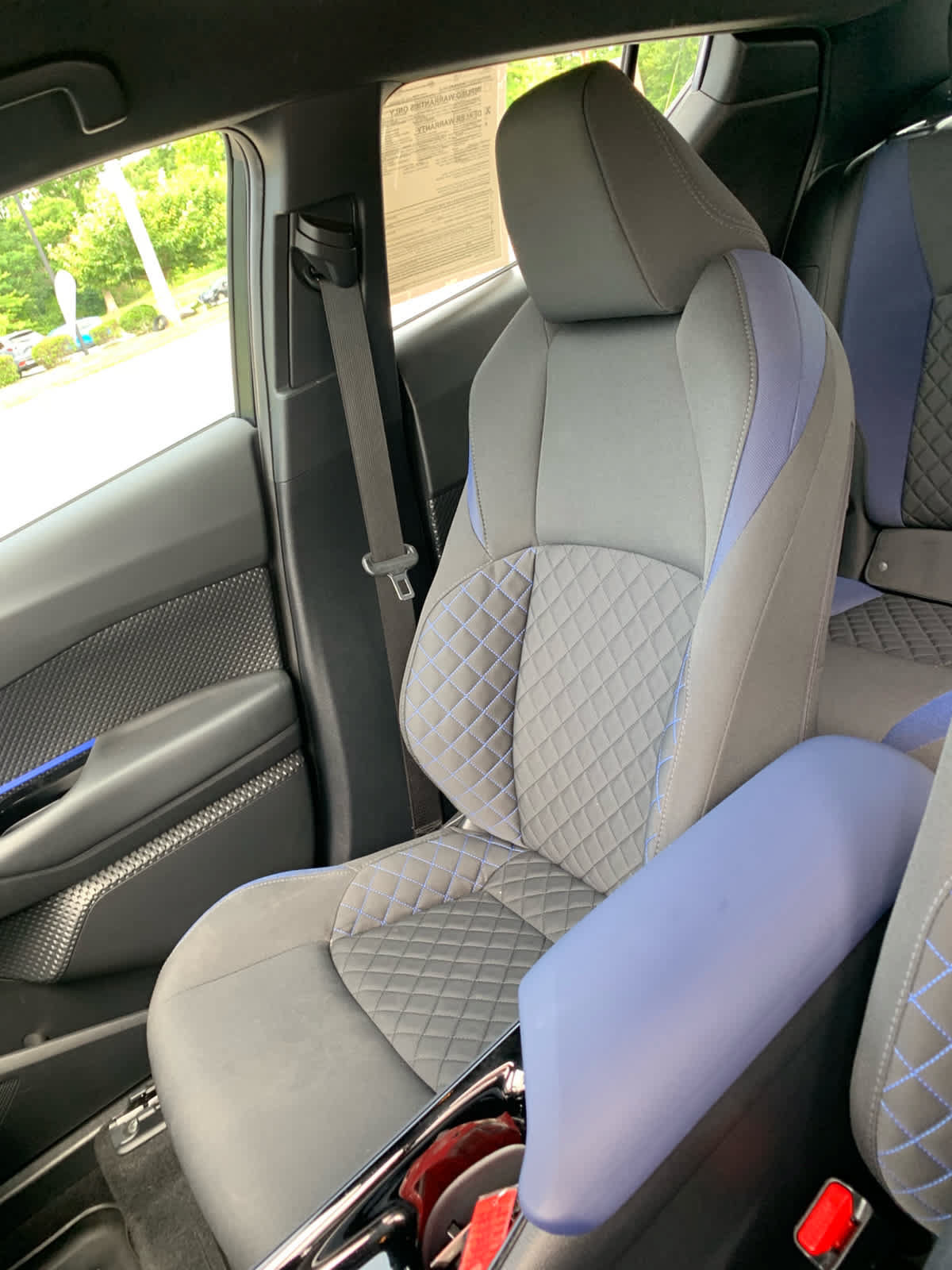 Used 2022 Toyota C-HR XLE FWD image 21
