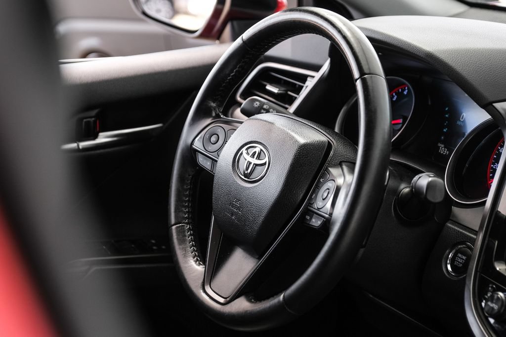 Used 2022 Toyota Camry XSE FWD image 11