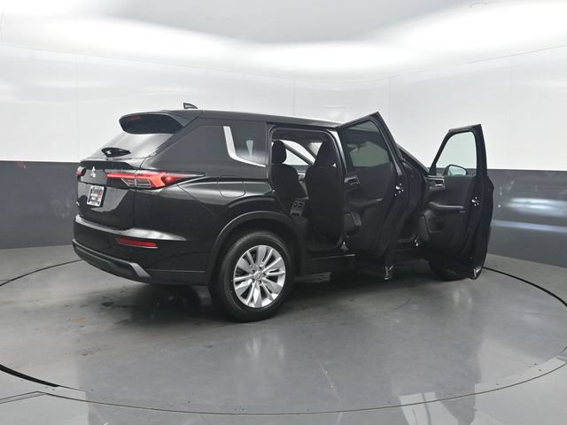 New 2026 Mitsubishi Outlander ES FWD image 37