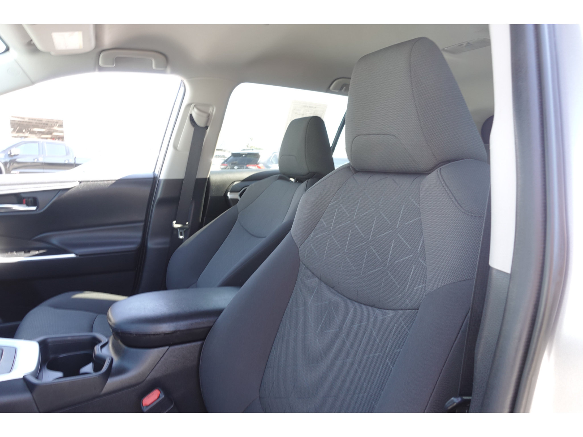Used 2021 Toyota RAV4 XLE w/ XLE Grade Weather Package FWD image 10