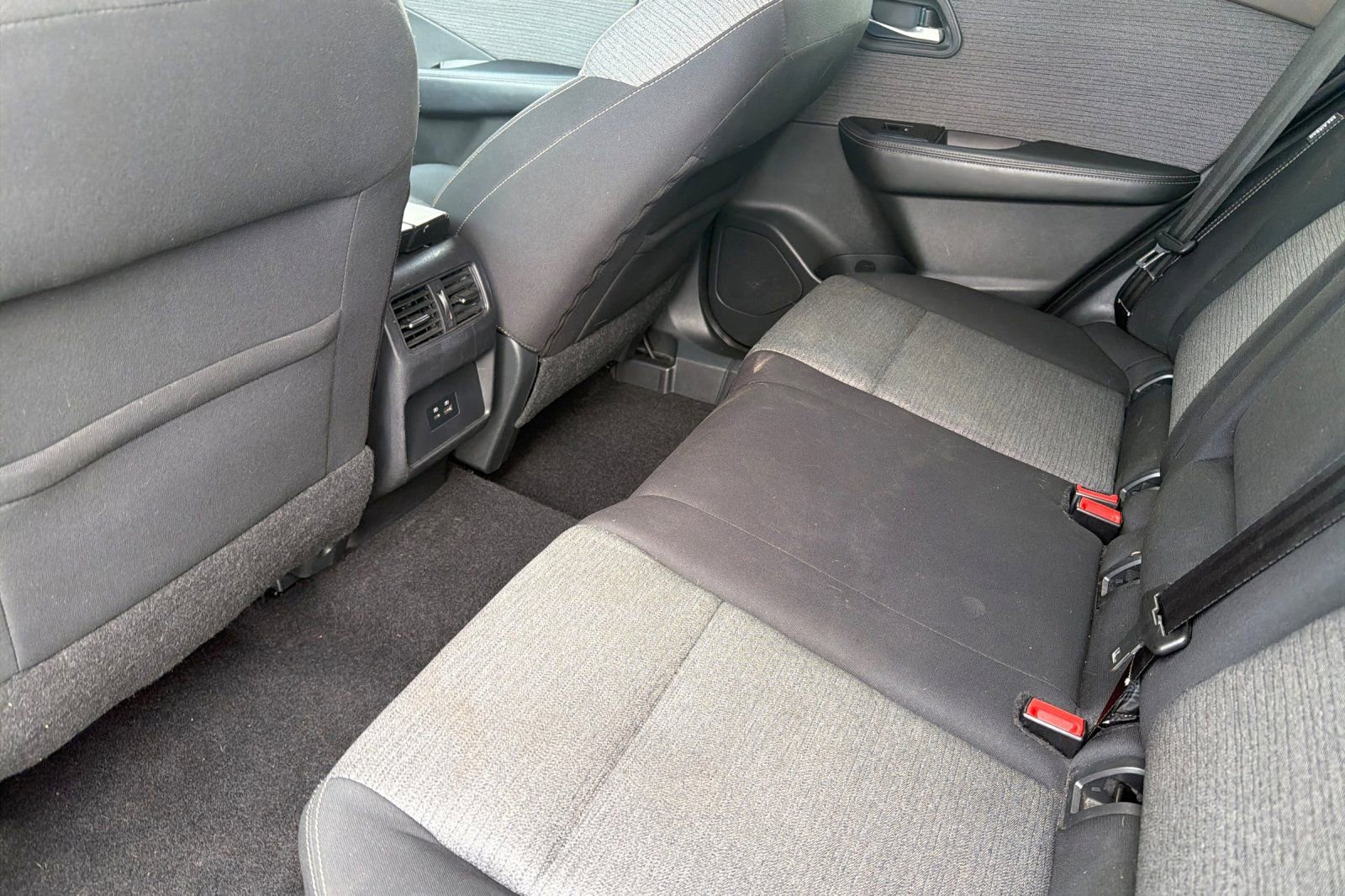 Used 2021 Nissan Rogue SV image 11