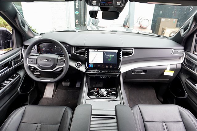 Used 2026 Jeep Grand Wagoneer Limited AWD/4WD image 25