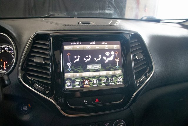 Used 2020 Jeep Cherokee Limited image 34