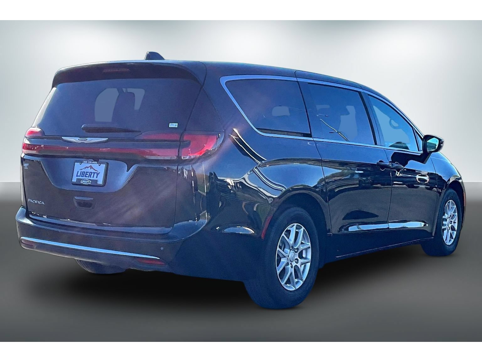 Used 2026 Chrysler Pacifica Select FWD image 6