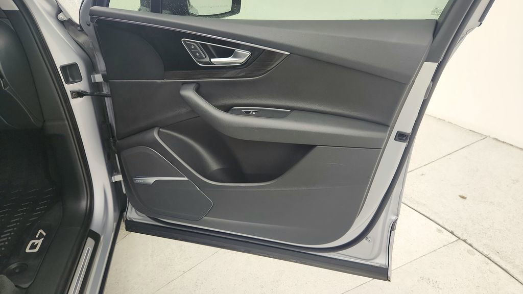 Used 2019 Audi Q7 3.0T Prestige w/ Prestige Package AWD/4WD image 33