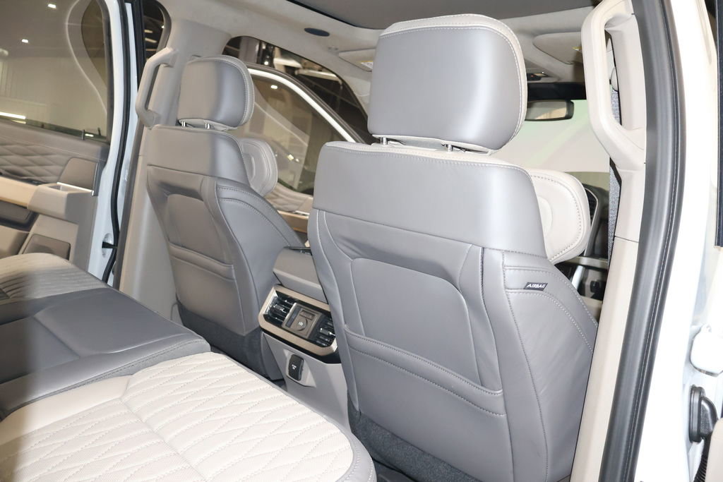 Used 2025 Ford F250 Platinum w/ Platinum Plus Package image 44