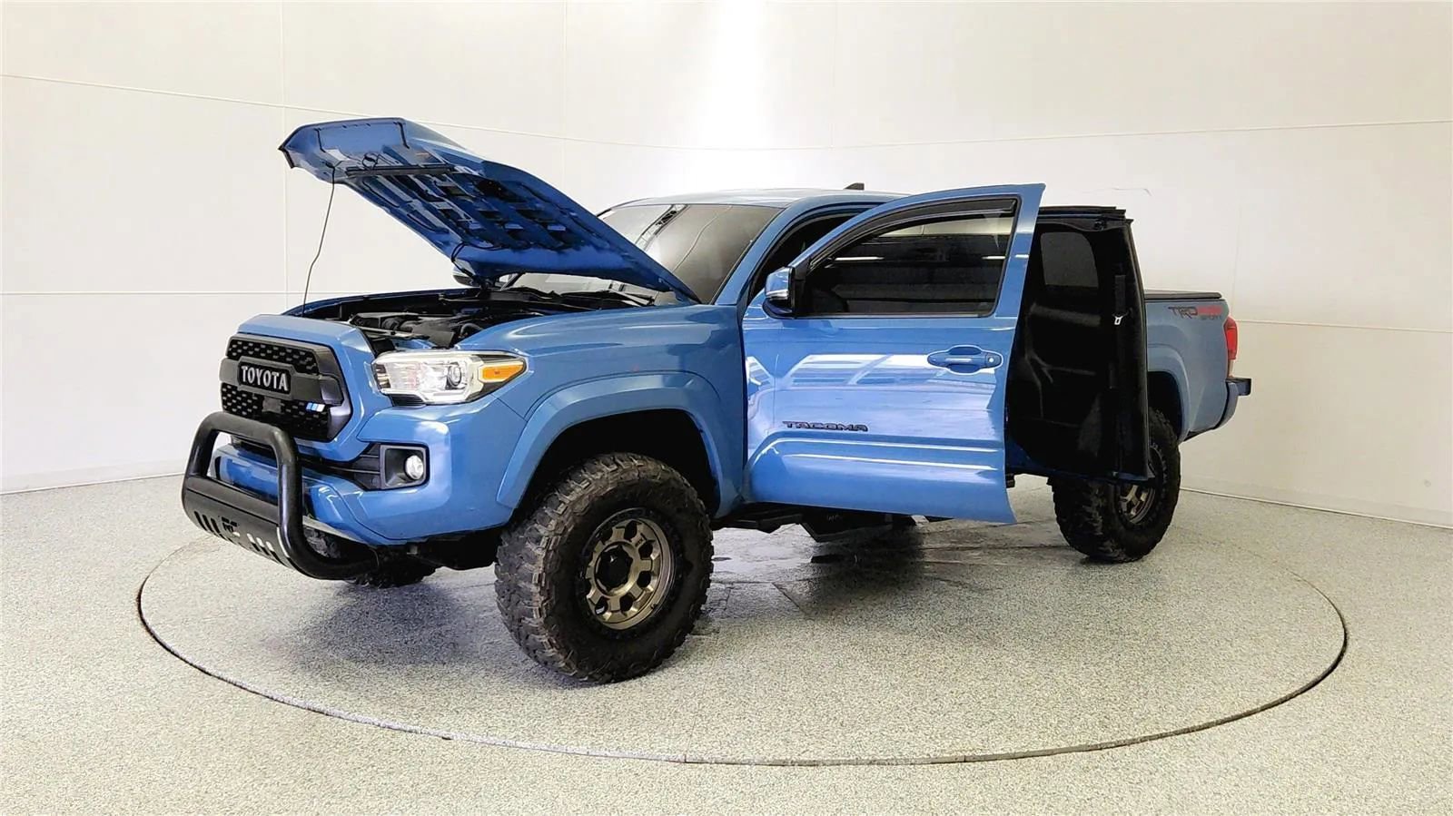 Used 2019 Toyota Tacoma TRD Sport image 10