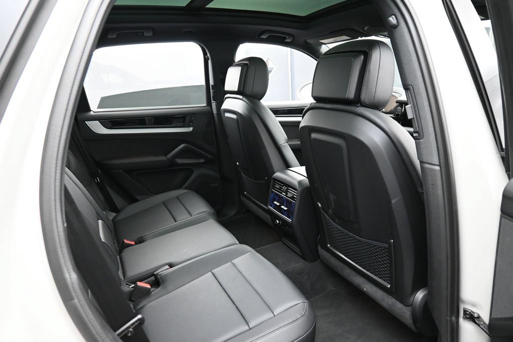 Certified 2025 Porsche Cayenne S AWD/4WD image 29