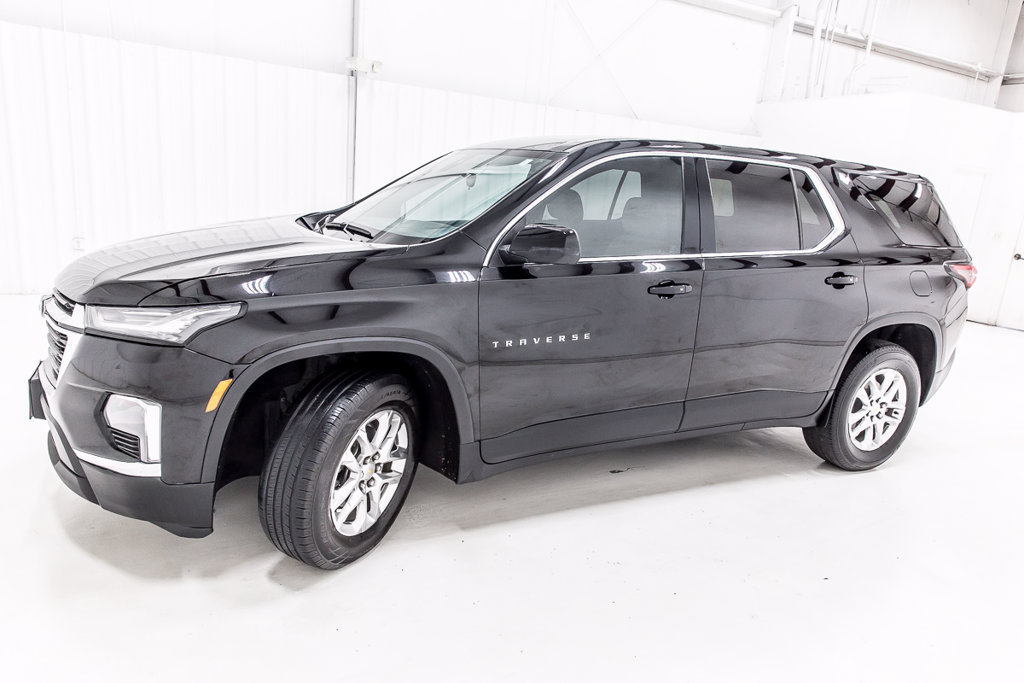 Used 2023 Chevrolet Traverse LS w/ LPO, Cargo Package FWD image 3