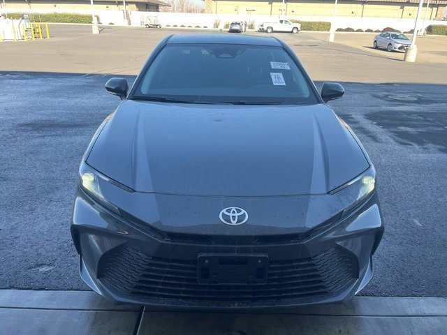 Used 2025 Toyota Camry SE video 2
