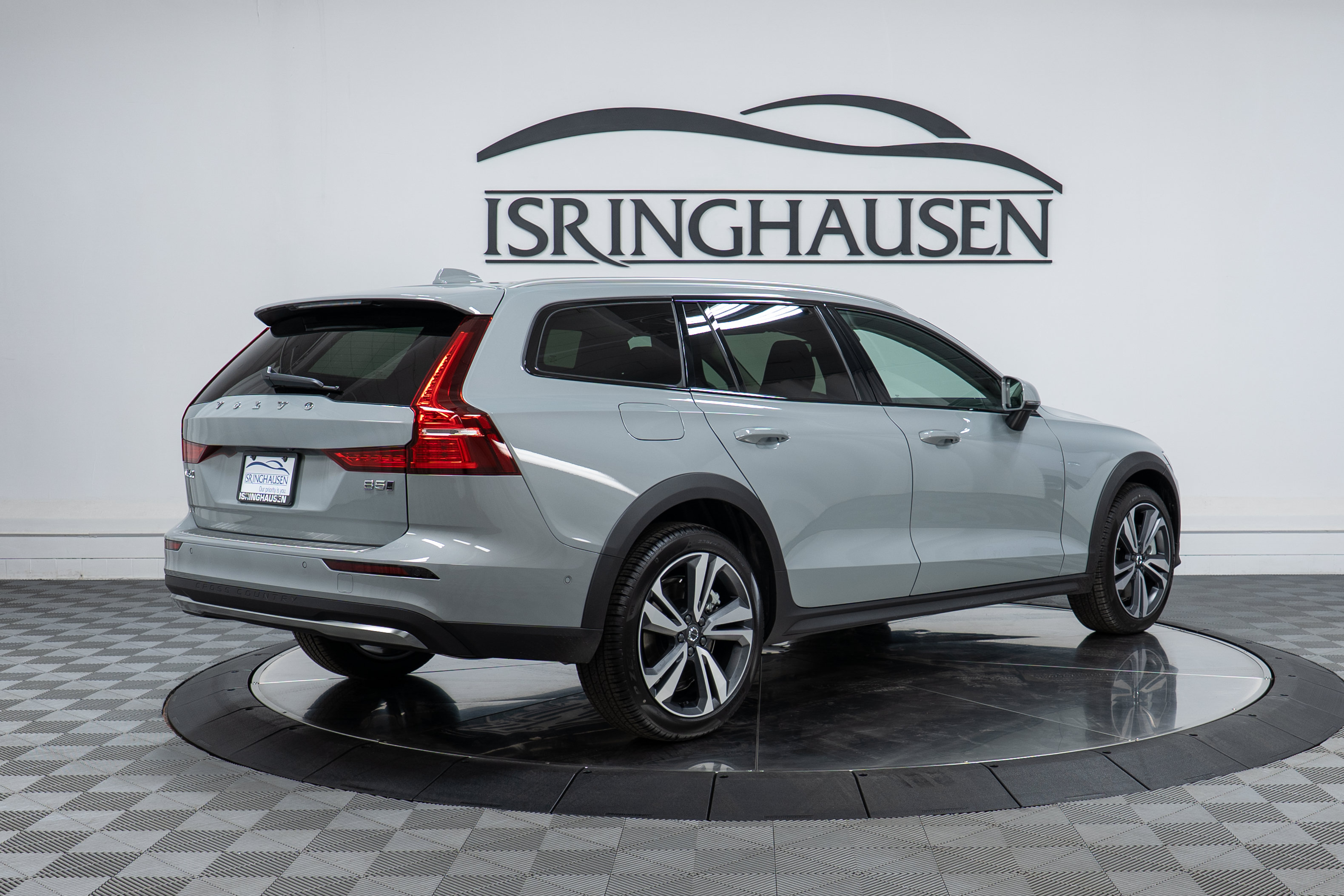 New 2026 Volvo V60 B5 Cross Country Plus w/ Climate Package AWD/4WD image 5