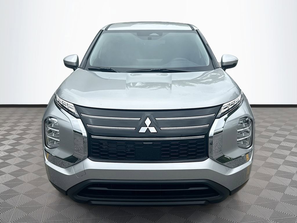 New 2026 Mitsubishi Outlander ES image 2